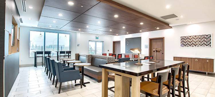 卡尔加里机场小道东北智选假日套房酒店(Holiday Inn Express & Suites Calgary Airport Trail NE)图片