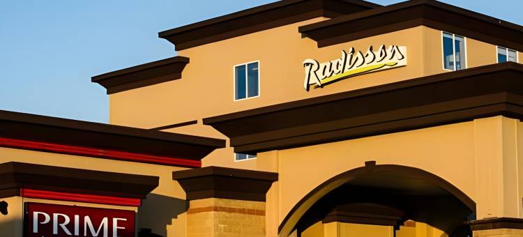 麦克默里堡丽笙套房酒店(Radisson Hotel & Suites Fort McMurray)图片