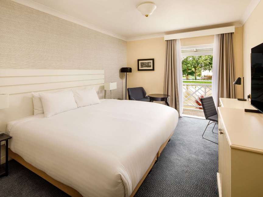 Sunday London Staines-upon-Thames Heathrow T5 Hotel Overview