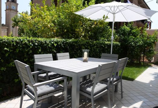 Beautiful and comfortable apartment near the sea Hotel Overview