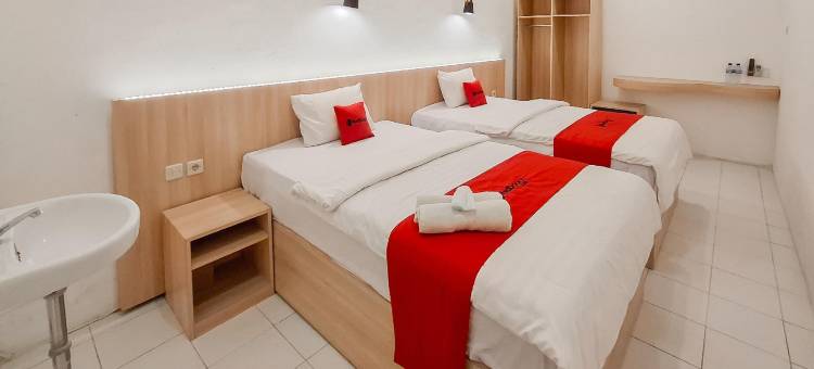 RedDoorz at Grand Mirza Near Pasar Grosir Batik Setono Pekalongan图片