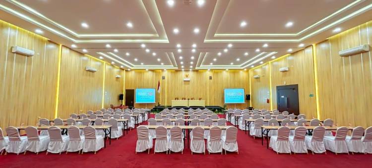 纳甘朱克前一酒店(Front One Hotel Nganjuk)图片