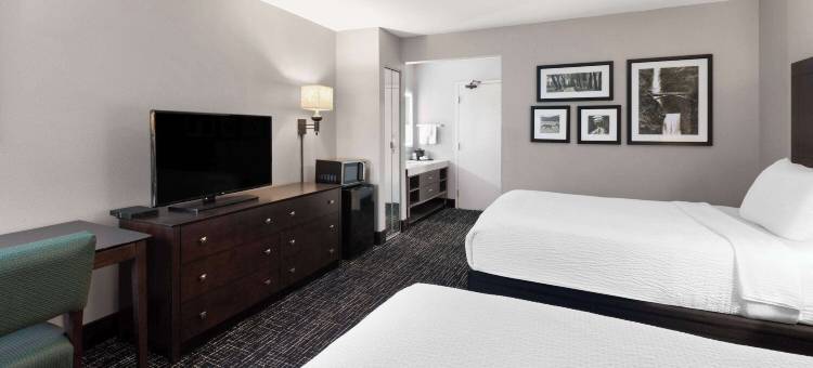 希博伊根拉昆塔温德姆酒店(La Quinta Inn by Wyndham Sheboygan, WI)图片