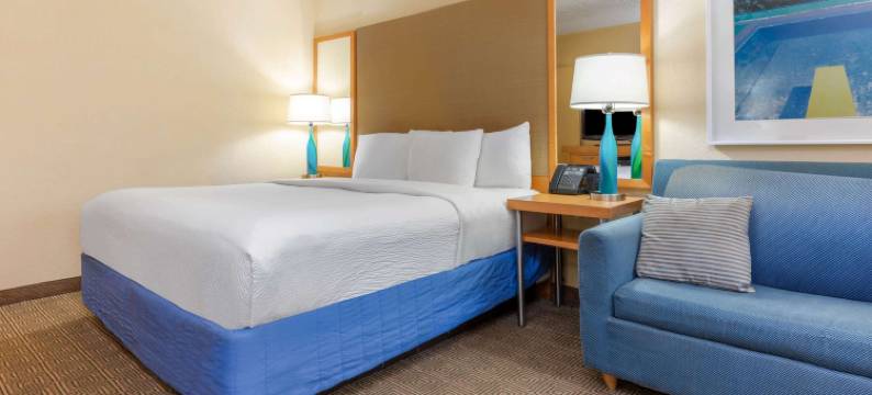 劳德代尔堡庞帕诺海滩拉昆塔温德姆酒店(La Quinta by Wyndham Fort Lauderdale Pompano Beach)图片