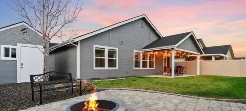 Charming Fire Pit and Inviting Patio - Cozy Meridian Retreat图片