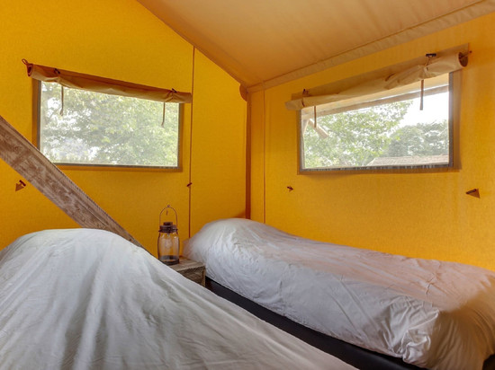 床头有卫生设施的帐篷旅馆 - 在Bedafse Bergen的露营地