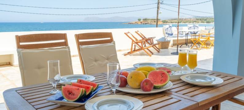 海滩别墅卡拉马基，离海滩仅几步之遥(Beach House Kalamaki Steps Away from the Beach)图片