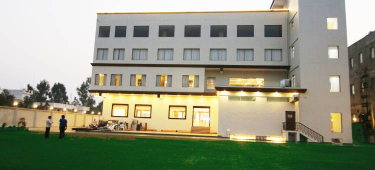 特立尼塔尔花园酒店(Hotel Trinetar Gardens)图片