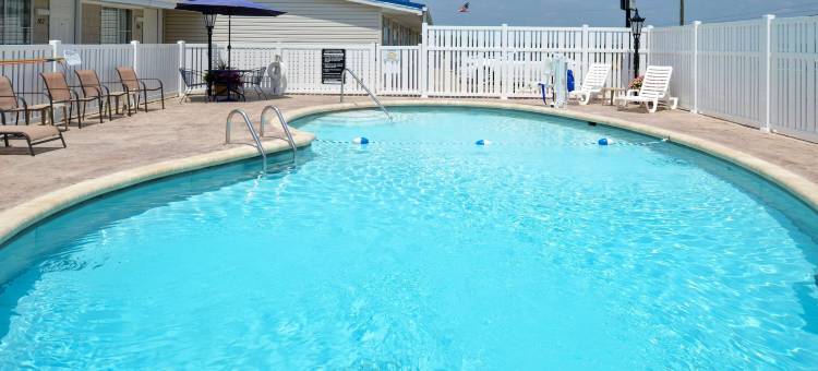 圣克莱尔斯维尔惠灵美洲最佳价值酒店(Americas Best Value Inn St. Clairsville/Wheeling)图片