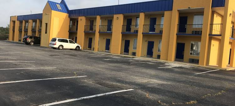 兰伯顿北卡温德姆速8酒店(Super 8 by Wyndham Lumberton NC)图片