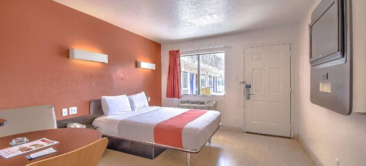 德克萨斯圣安东尼奥 - 六旗德克萨斯庆典游乐园 6 号汽车旅馆(Motel 6 San Antonio, TX Six Flags Fiesta TX/La Cantera Area)图片