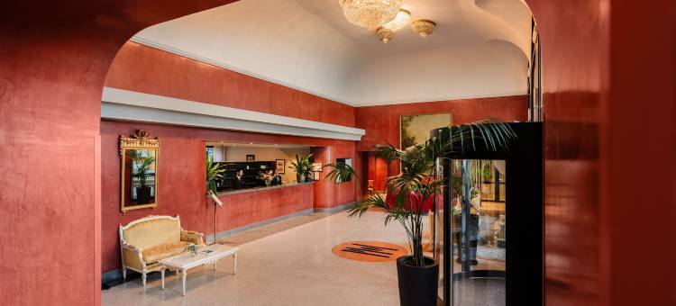 宫殿酒店及会展中心(Palace Hotel Lake Como)图片