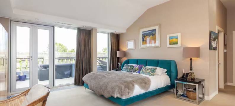 带露台的美丽顶层公寓(Joivy Beautiful Penthouse with Terrace & Jacuzzi)图片