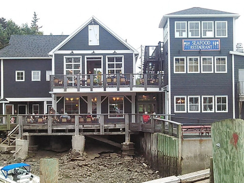 Welcome to Dolphin's Rest! Your Historic Oceanfront Getaway Awaits!