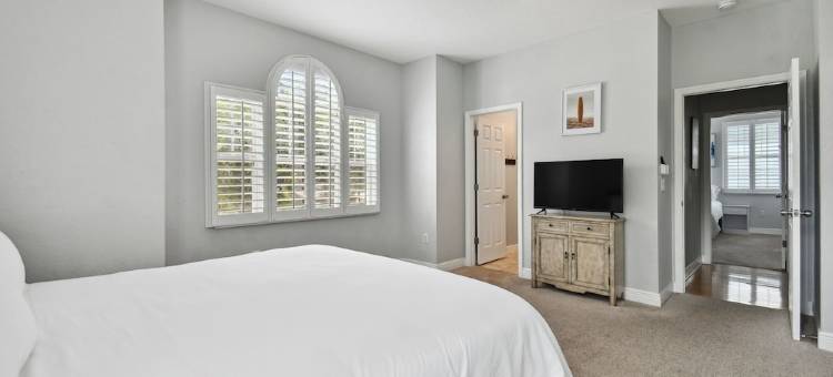 Tampa "Good Times" Home+GameRoom, Sleeps 12, 4br/3.5bth, Great Location/Backyard图片
