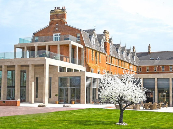 史坦布鲁克修道院酒店