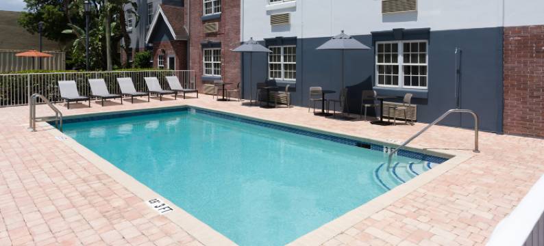 迈阿密多拉烛木套房酒店(Candlewood Suites MIAMI - DORAL by IHG)图片