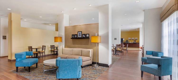 德弗尔斯莱克舒眠套房酒店(Sleep Inn & Suites Devils Lake)图片