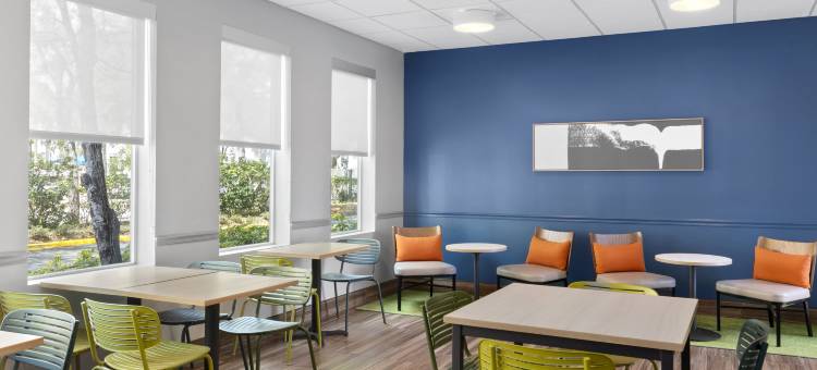 奥兰多希尔顿斯帕克酒店-海洋世界附近(Spark by Hilton Orlando near SeaWorld)图片