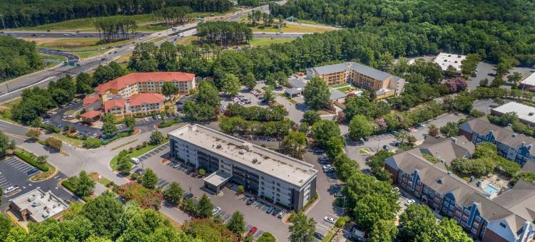 罗利达勒姆机场凯艺套房酒店(Quality Inn & Suites Raleigh Durham Airport)图片