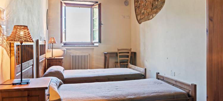 Tranquil Village Stay with Fireplace图片
