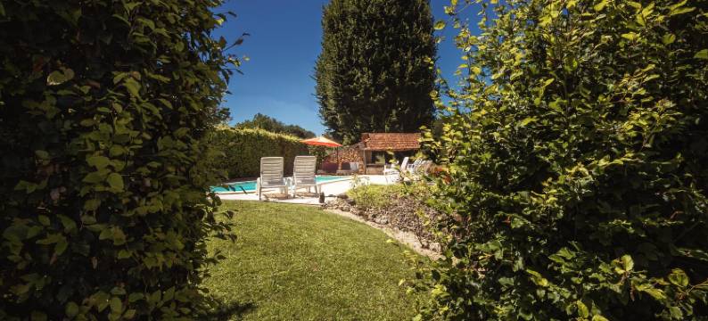 Cottage in Vézac near Forest and Lake图片