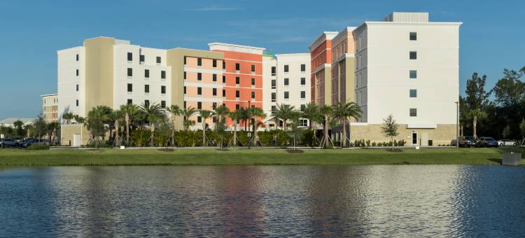 卡纳维拉尔角邮轮港口欢朋套房酒店(Hampton Inn & Suites Cape Canaveral Cruise Port)图片