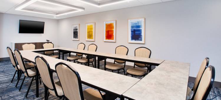 智选假日套房酒店蔑视(Holiday Inn Express & Suites Defiance)图片