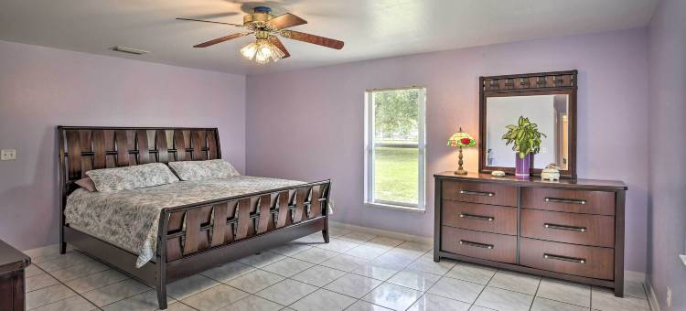 湖泊Okeechobee钓鱼退房，配备火坑!(Lake Okeechobee Fishing Retreat w/ Fire Pit!)图片