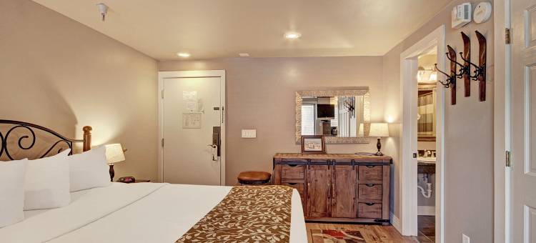 历史主街可住4人的冬季滑进滑出一室公寓(Winter Ski-in Out Studio Sleeps 4, Steps to Historic Main St)图片