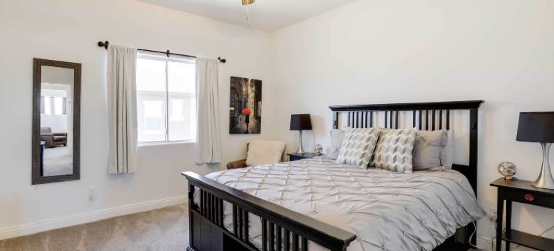 游泳池、火坑和烧烤架：古德伊尔之家！(Modern Gem with Fire Pit 3 Mi to Goodyear Ballpark!)图片