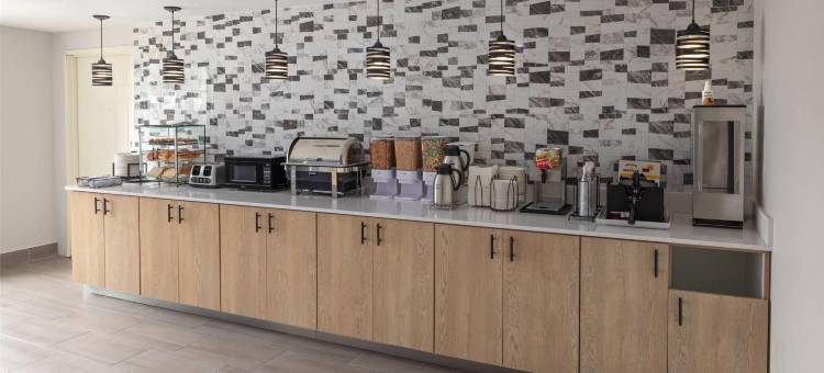 奥马哈西拉昆塔温德姆酒店(La Quinta Inn by Wyndham Omaha West)图片
