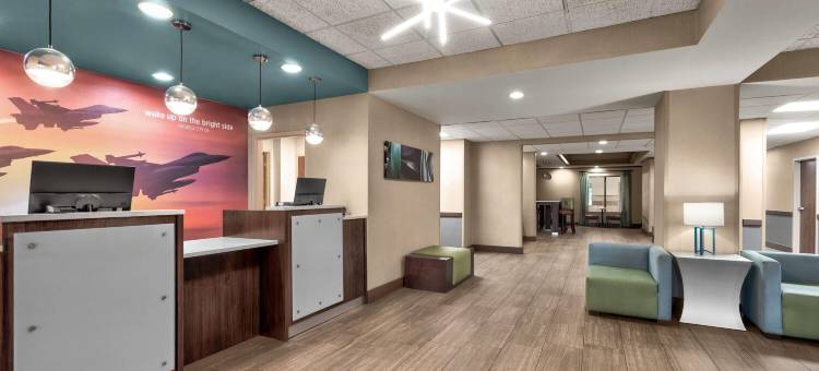 米德韦斯特城廷克空军基地拉昆塔温德姆套房酒店(La Quinta Inn & Suites by Wyndham Midwest City - Tinker AFB)图片
