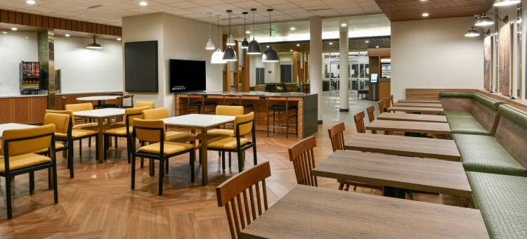 本图拉县穆尔帕克万枫套房酒店(Fairfield Inn & Suites Moorpark Ventura County)图片