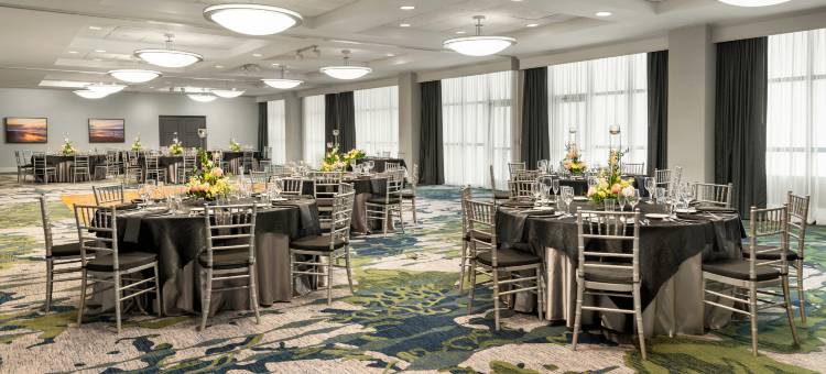 迈尔斯堡-FL希尔顿安泊酒店(Embassy Suites by Hilton Fort Myers Estero)图片