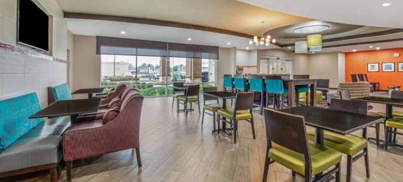 休斯顿亨布尔阿塔斯科斯塔拉昆塔温德姆套房酒店(La Quinta Inn & Suites by Wyndham Houston Humble Atascocita)图片