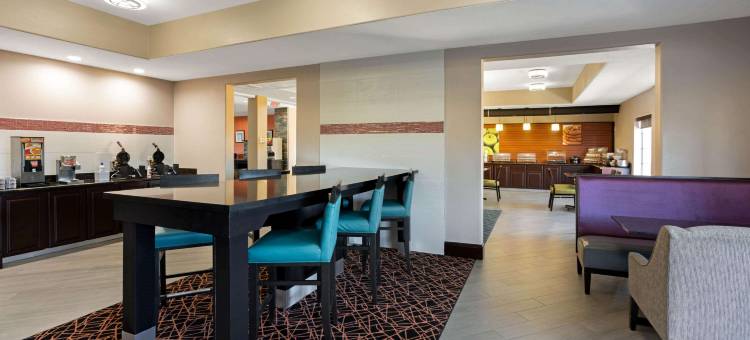 休斯敦布什国际机场东拉昆塔温德姆套房酒店(La Quinta Inn & Suites by Wyndham Houston Bush Intl Airpt E)图片