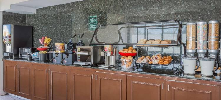 阿尔塔蒙特斯普林斯近 I-4 温德姆华美达酒店(Ramada by Wyndham Altamonte Springs Near I-4)图片