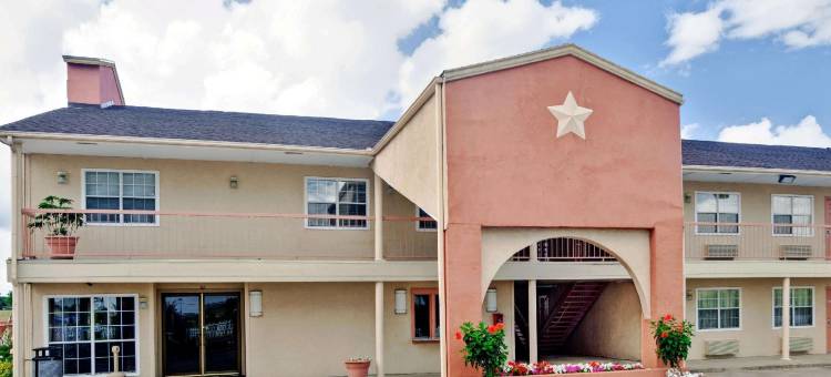 特勒尔温德姆速8酒店(Super 8 by Wyndham Terrell)图片