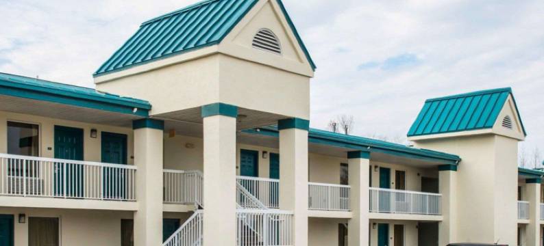 奇普利I-10出口120凯艺酒店(Quality Inn Chipley I-10 at Exit 120)图片