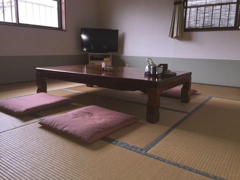 约基亚家庭旅馆