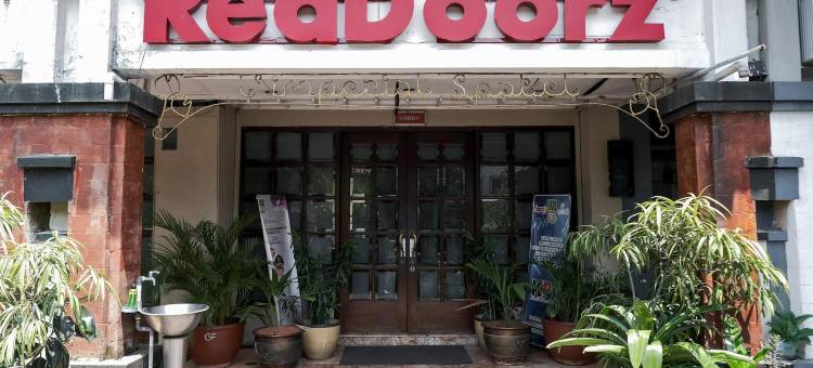 红多兹酒店-近芝卡朗力宝WaterBoom水上乐园(RedDoorz Near Waterboom Lippo Cikarang)图片