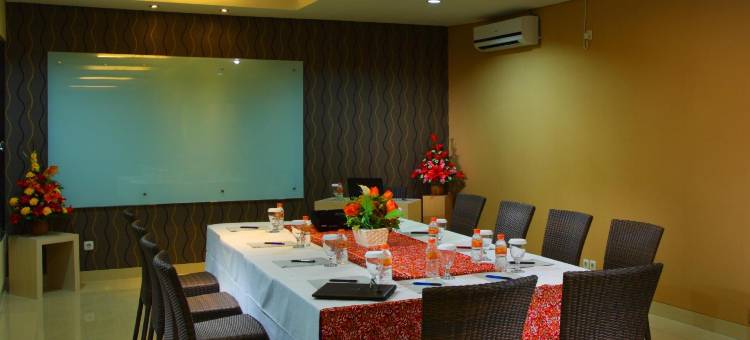 三宝垄邦利马苏米酒店(Sumi Hotel Simpang Lima Semarang)图片