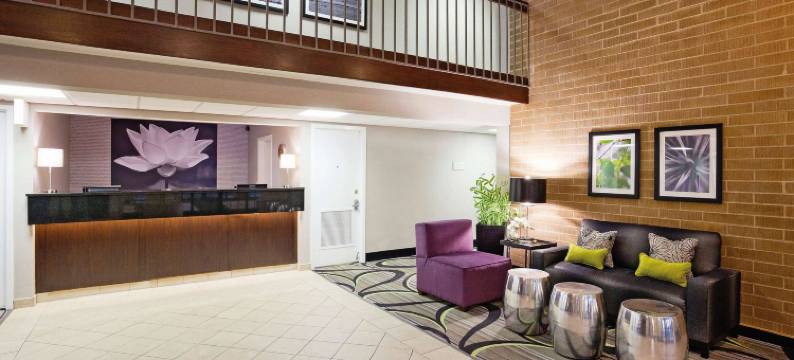 奥什科什拉昆塔温德姆酒店(La Quinta Inn by Wyndham Oshkosh)图片