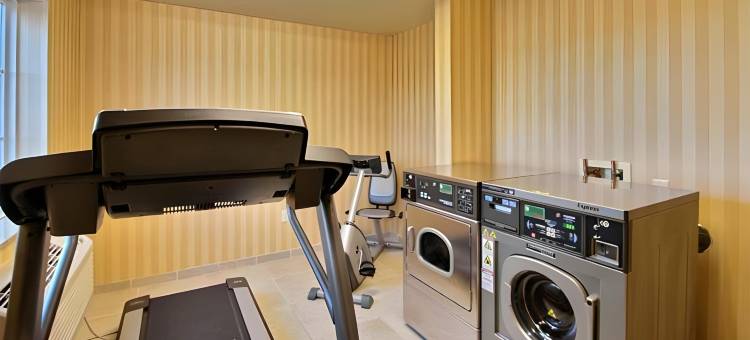 奥什科甚美吟温德姆酒店(AmericInn by Wyndham Oshkosh)图片