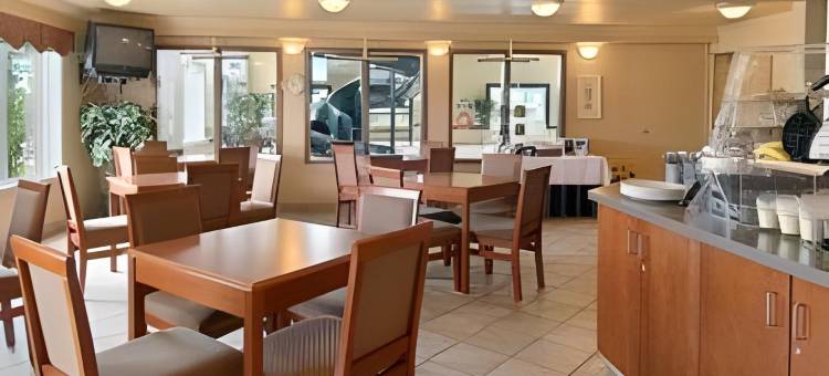 纳尔逊堡速8酒店(Super 8 by Wyndham Fort Nelson BC)图片