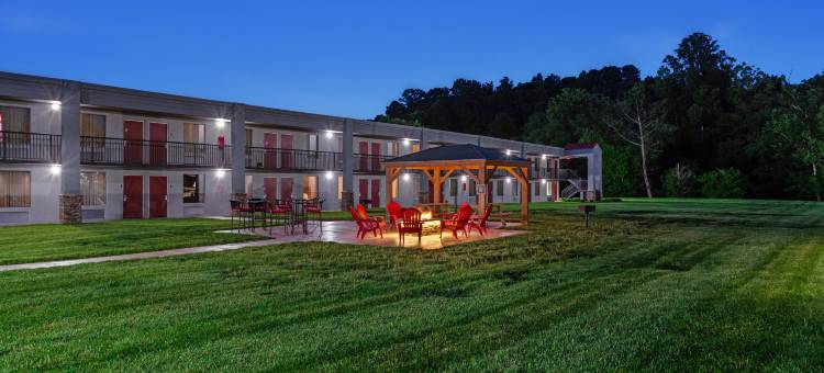 OYO 威尔克斯伯勒421号公路酒店(Red Roof Inn & Suites Wilkesboro)图片