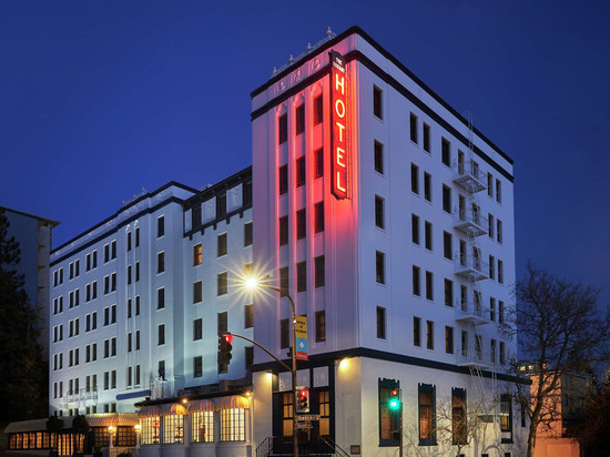 希尔顿伯克利研究生酒店