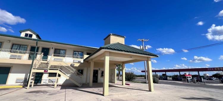 OYO 花园旅馆及套房 佩尔萨尔 I-35 东(OYO Hotel Pearsall I-35 East)图片