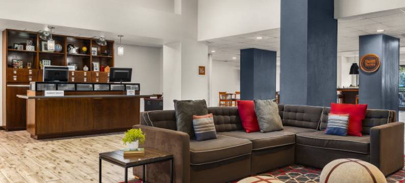 格林斯伯勒机场福朋喜来登酒店(Four Points by Sheraton Greensboro Airport)图片